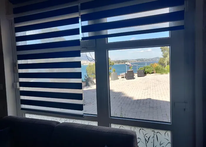 Villa-Chateau Les Terrasses - Tamaris, Plage Des Sablettes, Mer Au Bas De La Propriete