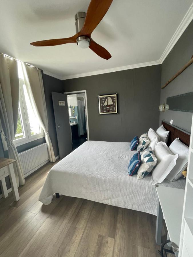 Guest house Villa-chateau Les Terrasses - Tamaris, Des Sablettes, Au Bas De La Propriete *