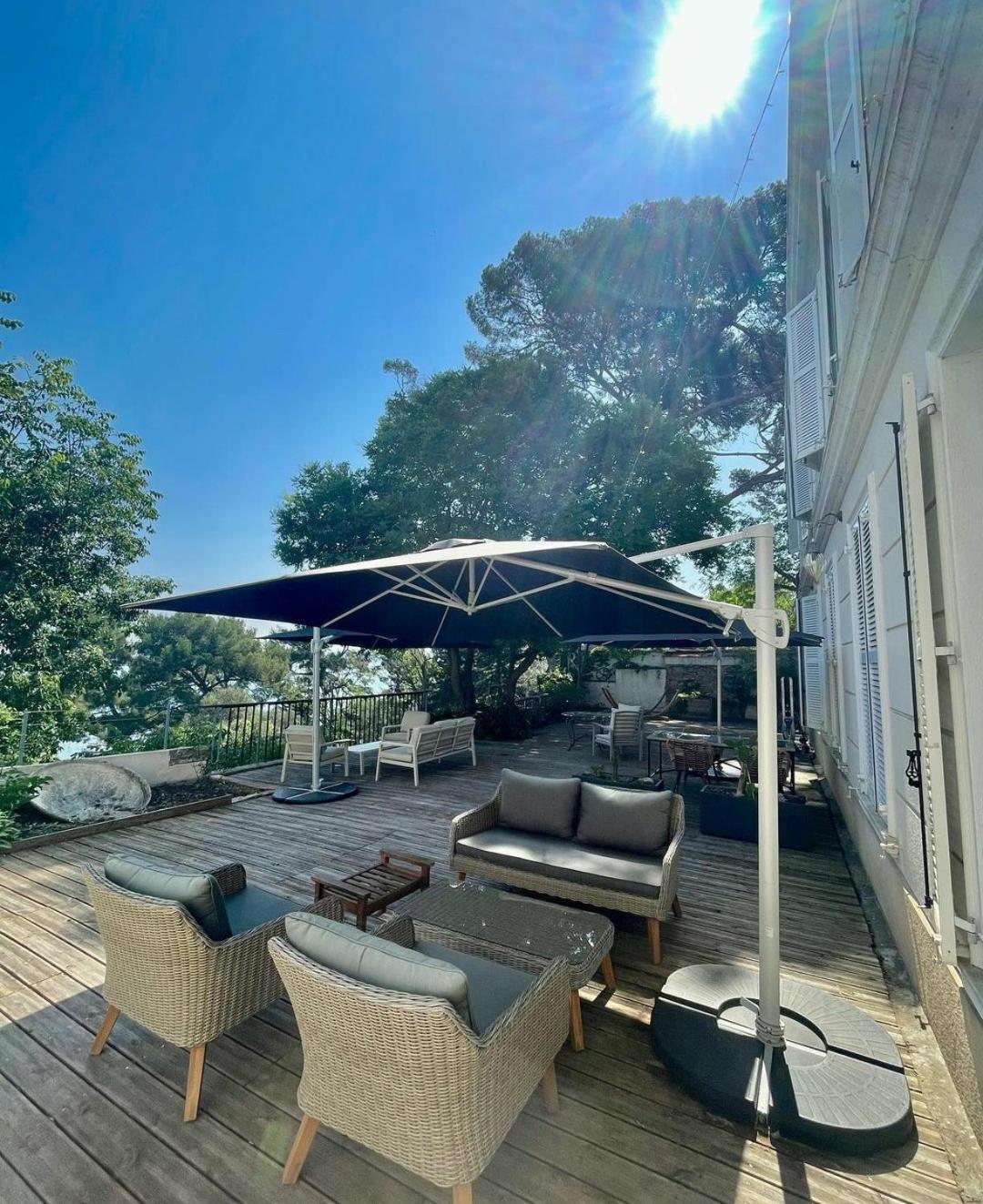 Villa-chateau Les Terrasses - Tamaris, Des Sablettes, Au Bas De La Propriete * La Seyne-sur-Mer