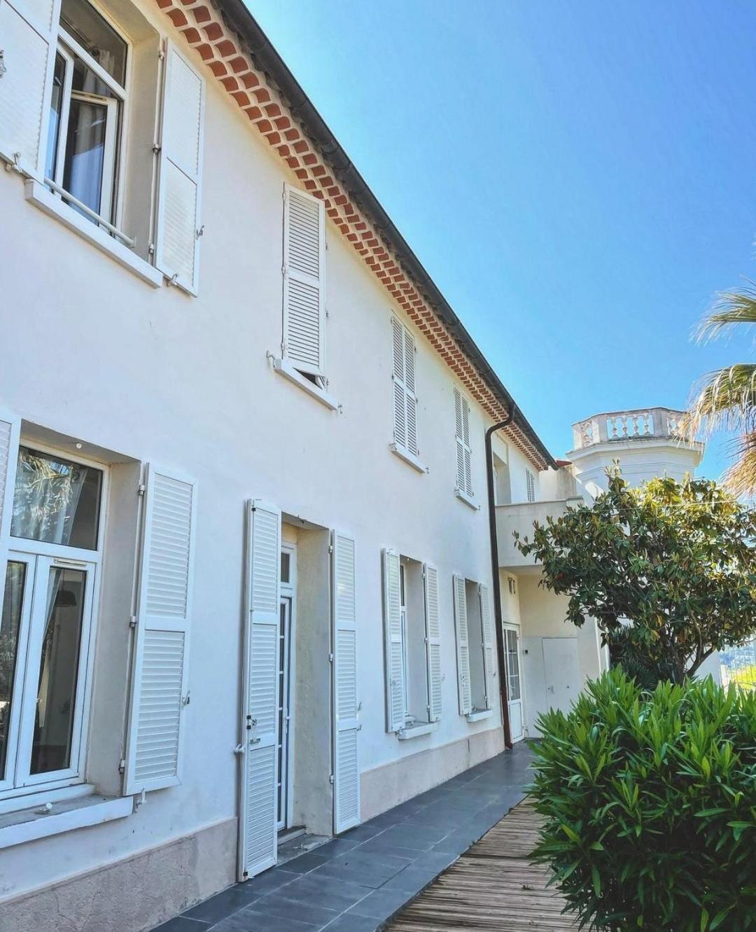 Villa-chateau Les Terrasses - Tamaris, Des Sablettes, Au Bas De La Propriete * La Seyne-sur-Mer