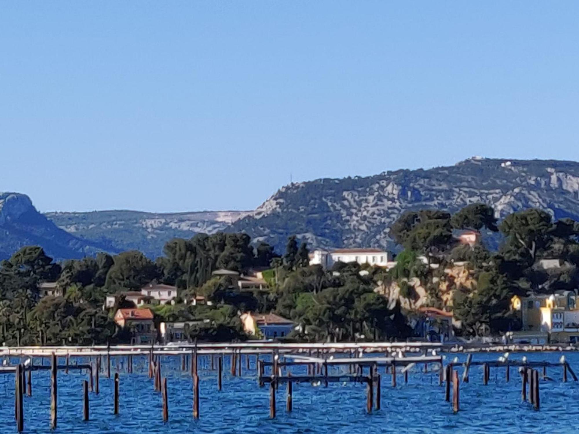 Villa-chateau Les Terrasses - Tamaris, Des Sablettes, Au Bas De La Propriete *