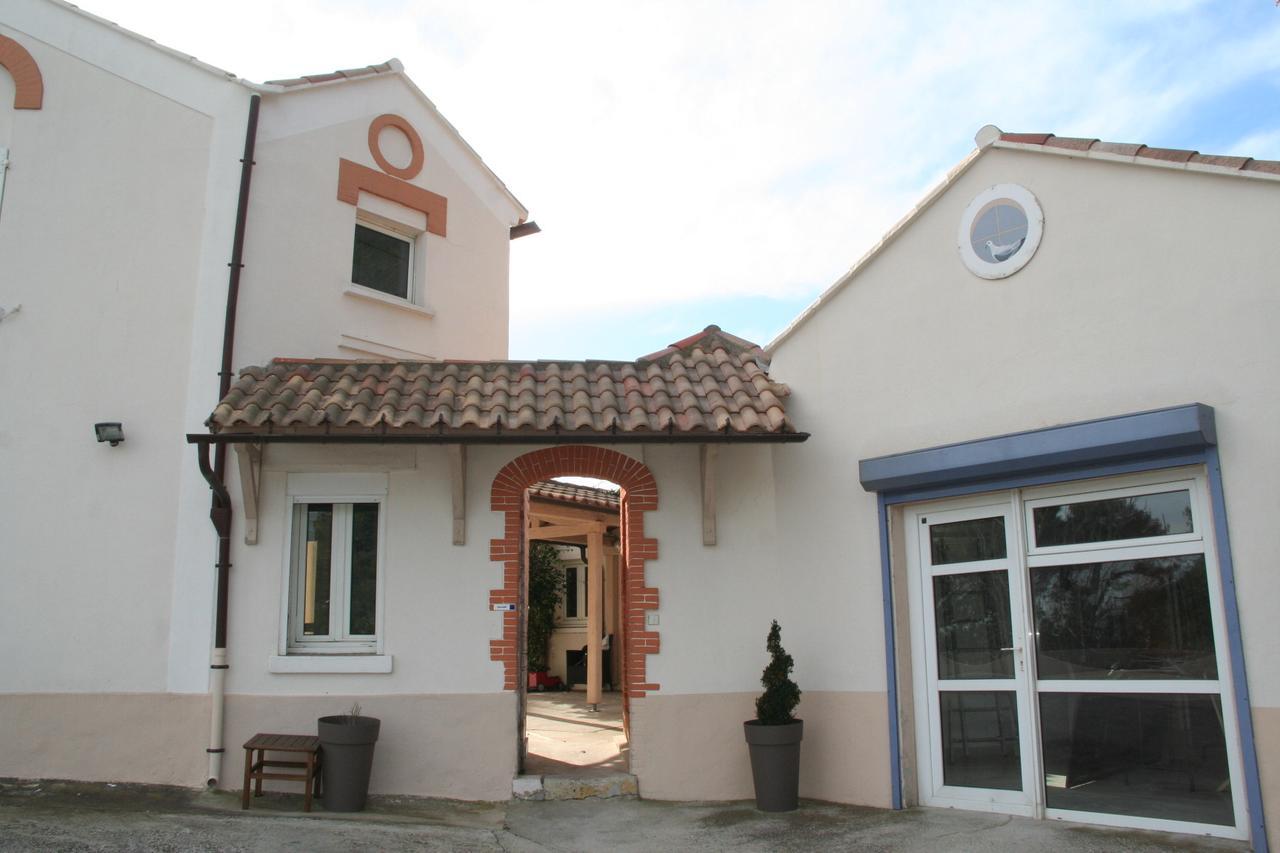 Villa-chateau Les Terrasses - Tamaris, Des Sablettes, Au Bas De La Propriete